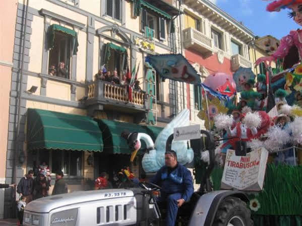 Hotel Bahia ヴィアレッジョ エクステリア 写真